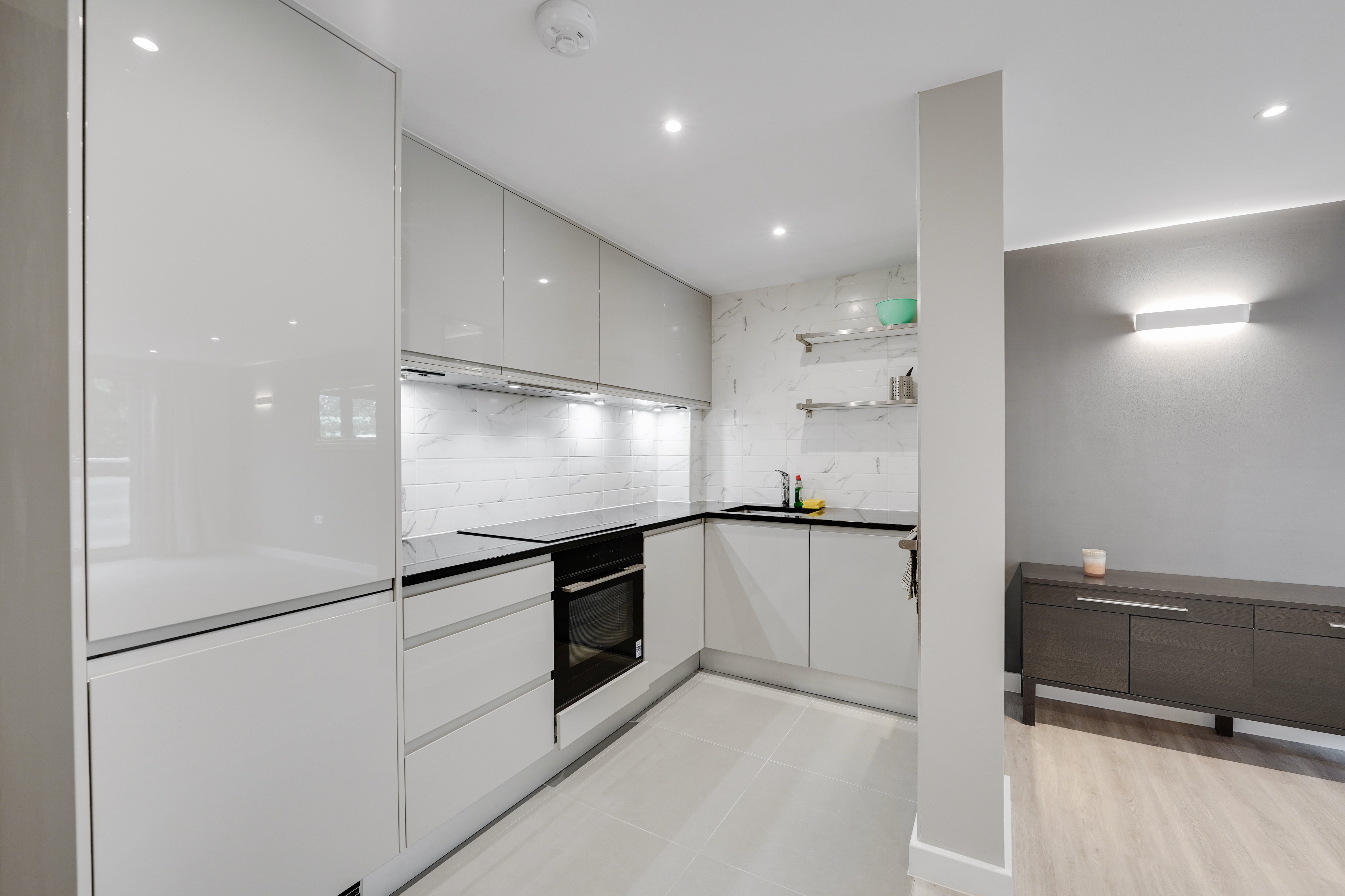 Flat Battersea Park Road in Greater London