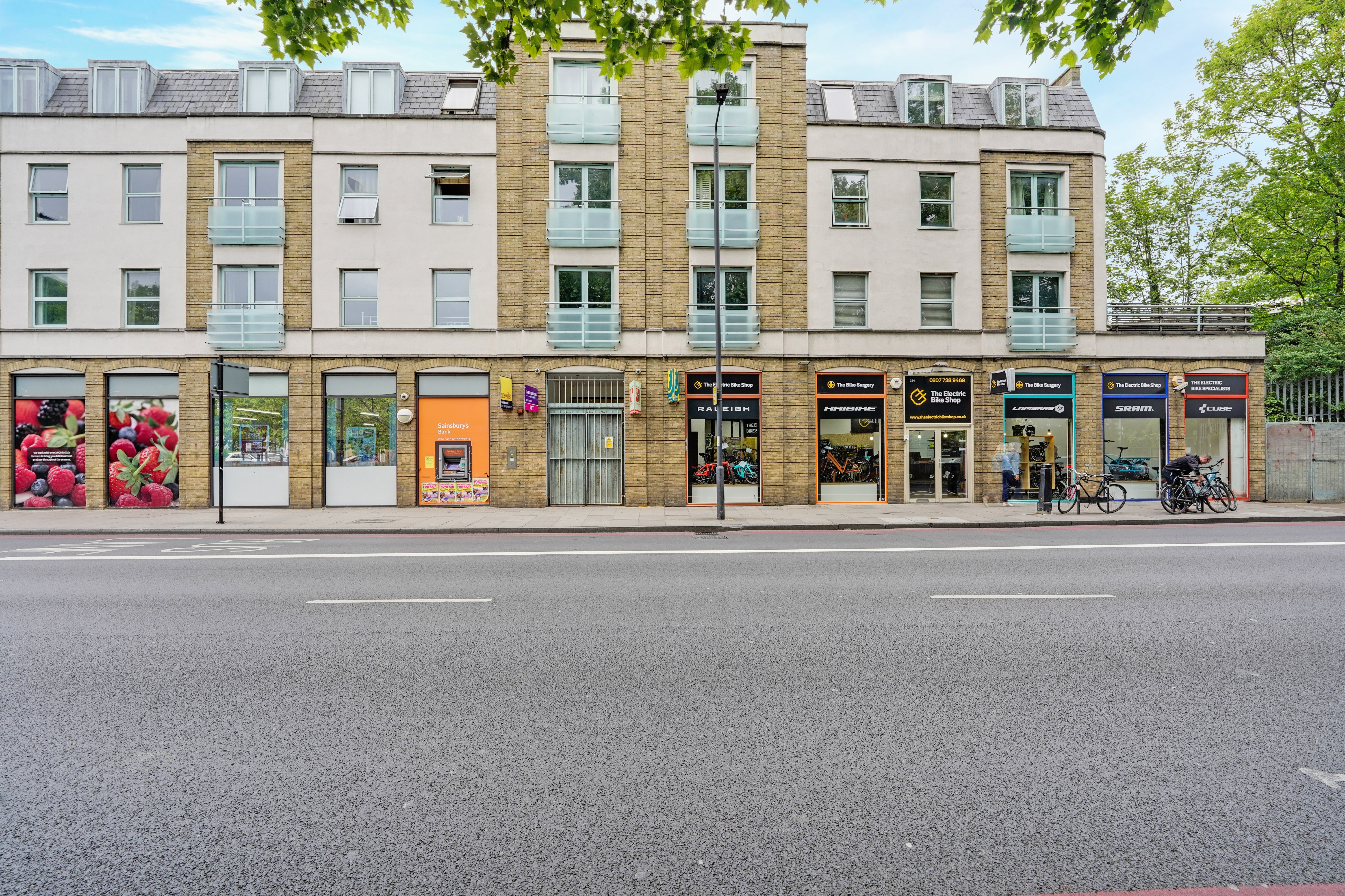 Flat Battersea Park Road in Greater London
