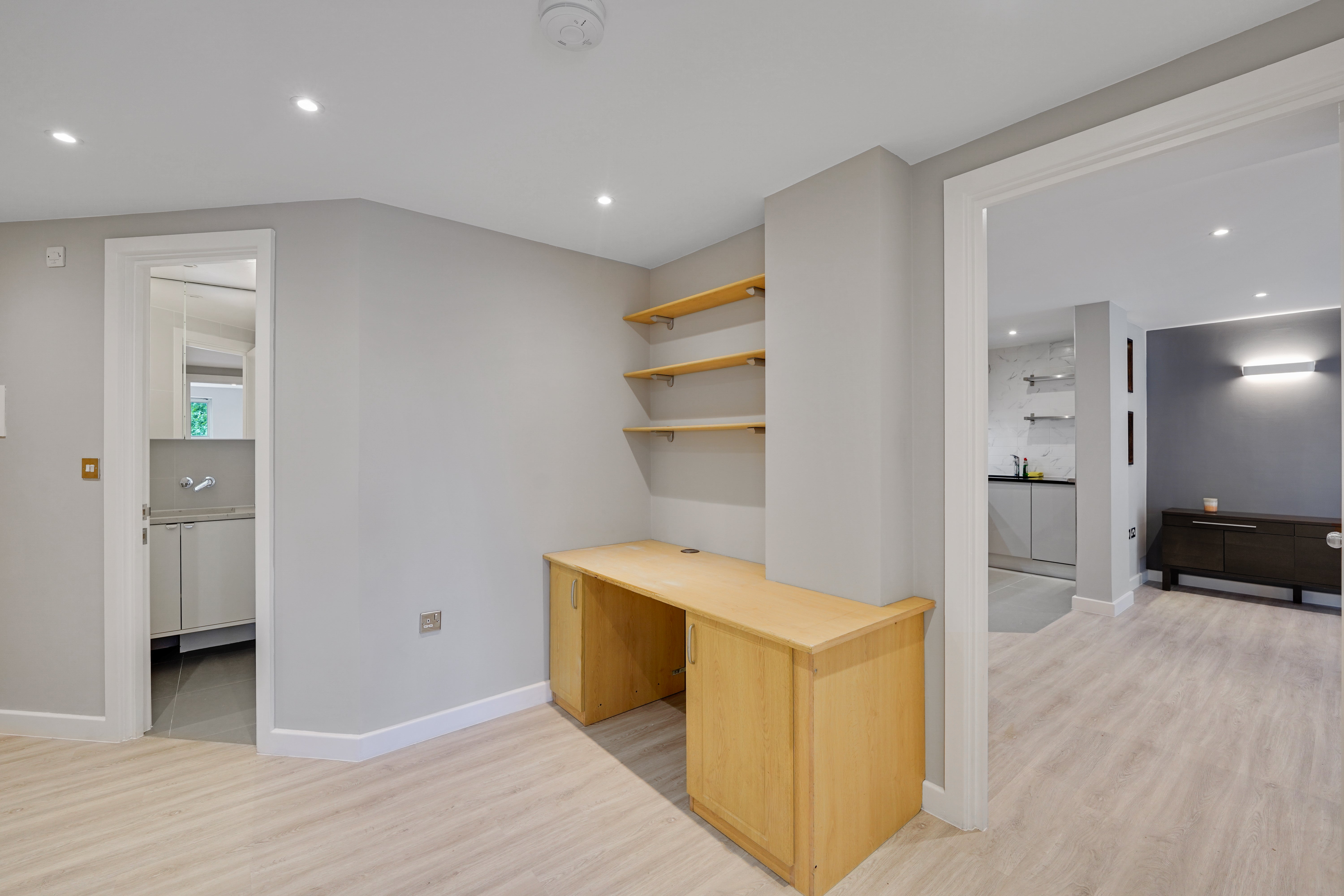 Flat Battersea Park Road in Greater London
