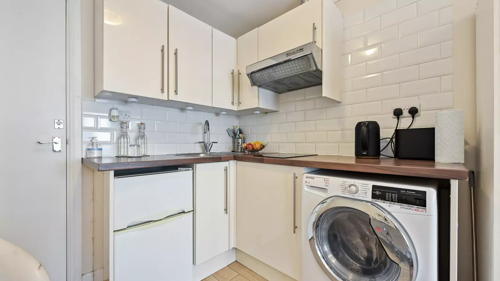 Flat Canberra Drive in Greater London