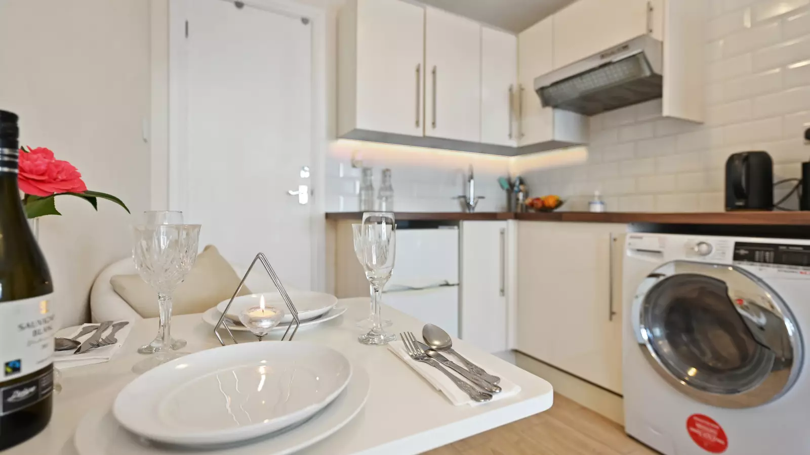 Flat Canberra Drive in Greater London