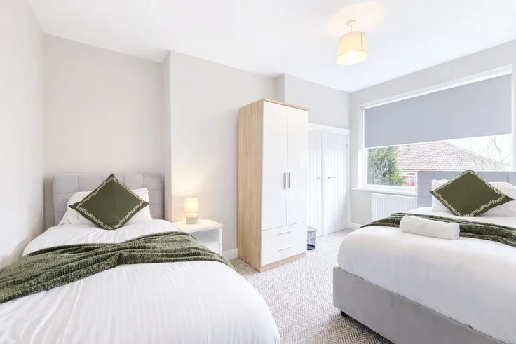 Flat Ovington Grove in Newcastle upon Tyne