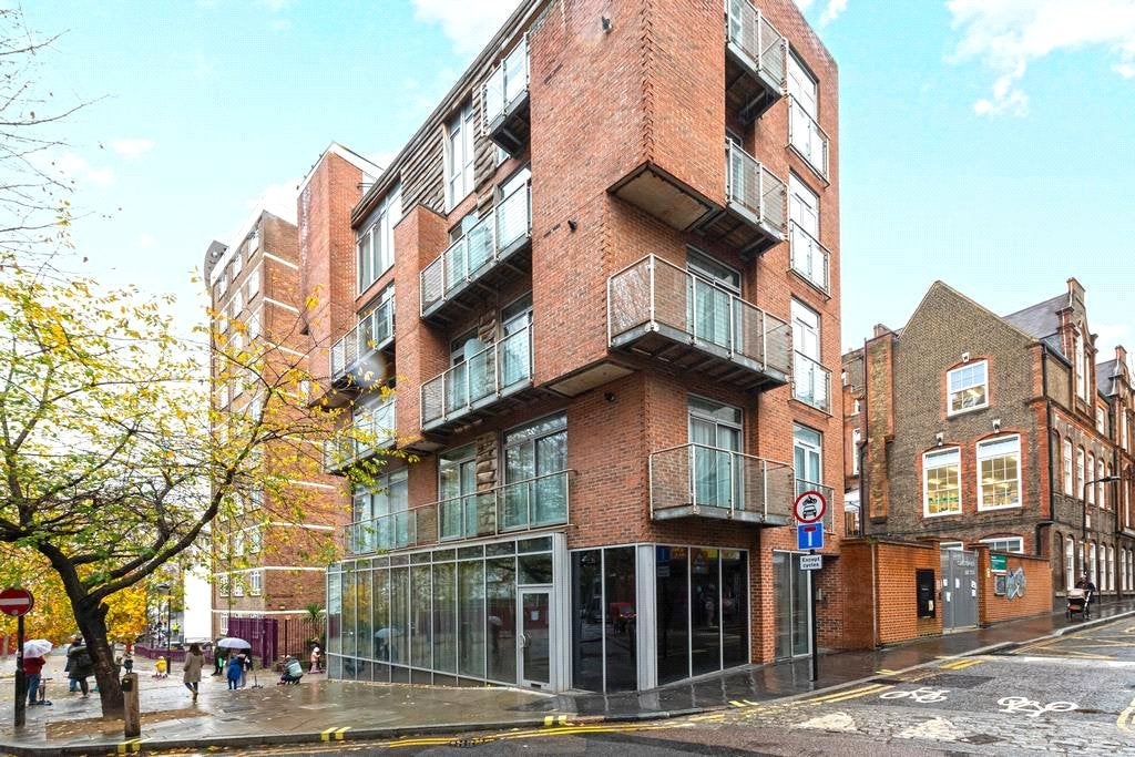 Flat Laystall Street in Greater London