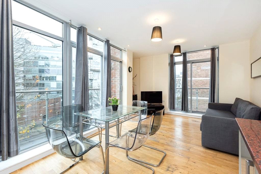 Flat Laystall Street in Greater London