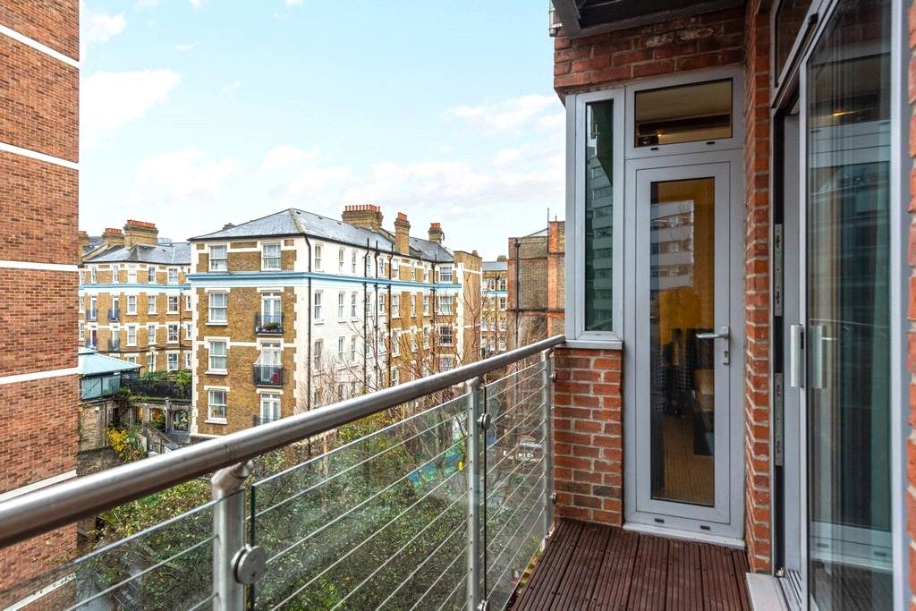 Flat Laystall Street in Greater London