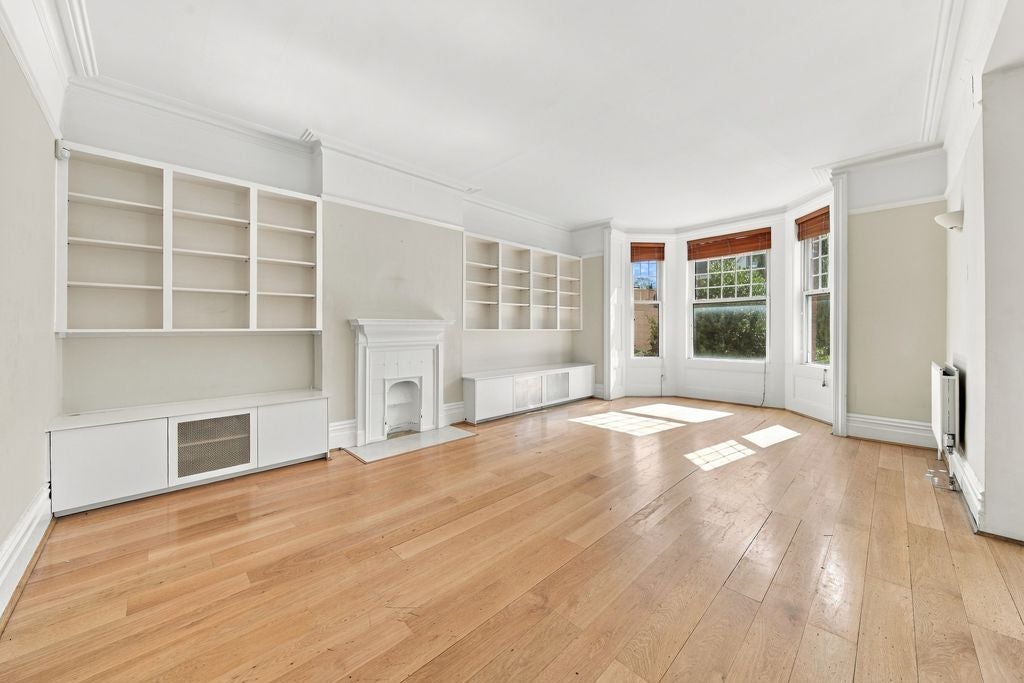 Flat Compayne Gardens in Greater London