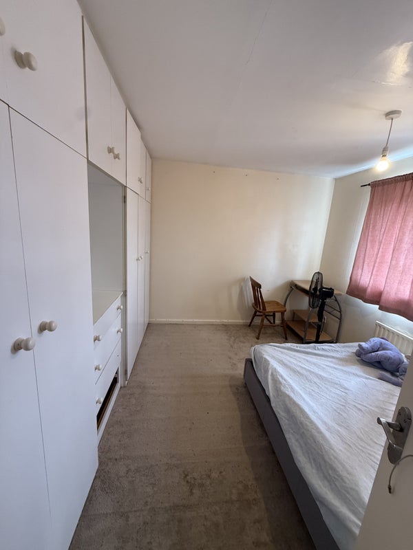 Room Rother Crescent in Crawley