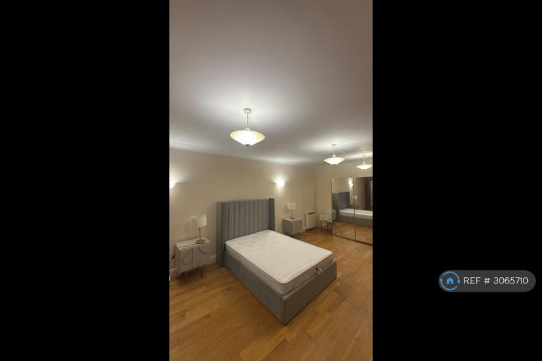 Room Botolph Lane in City of London