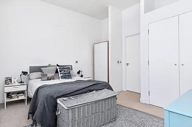 Flat Trinity Crescent in Greater London