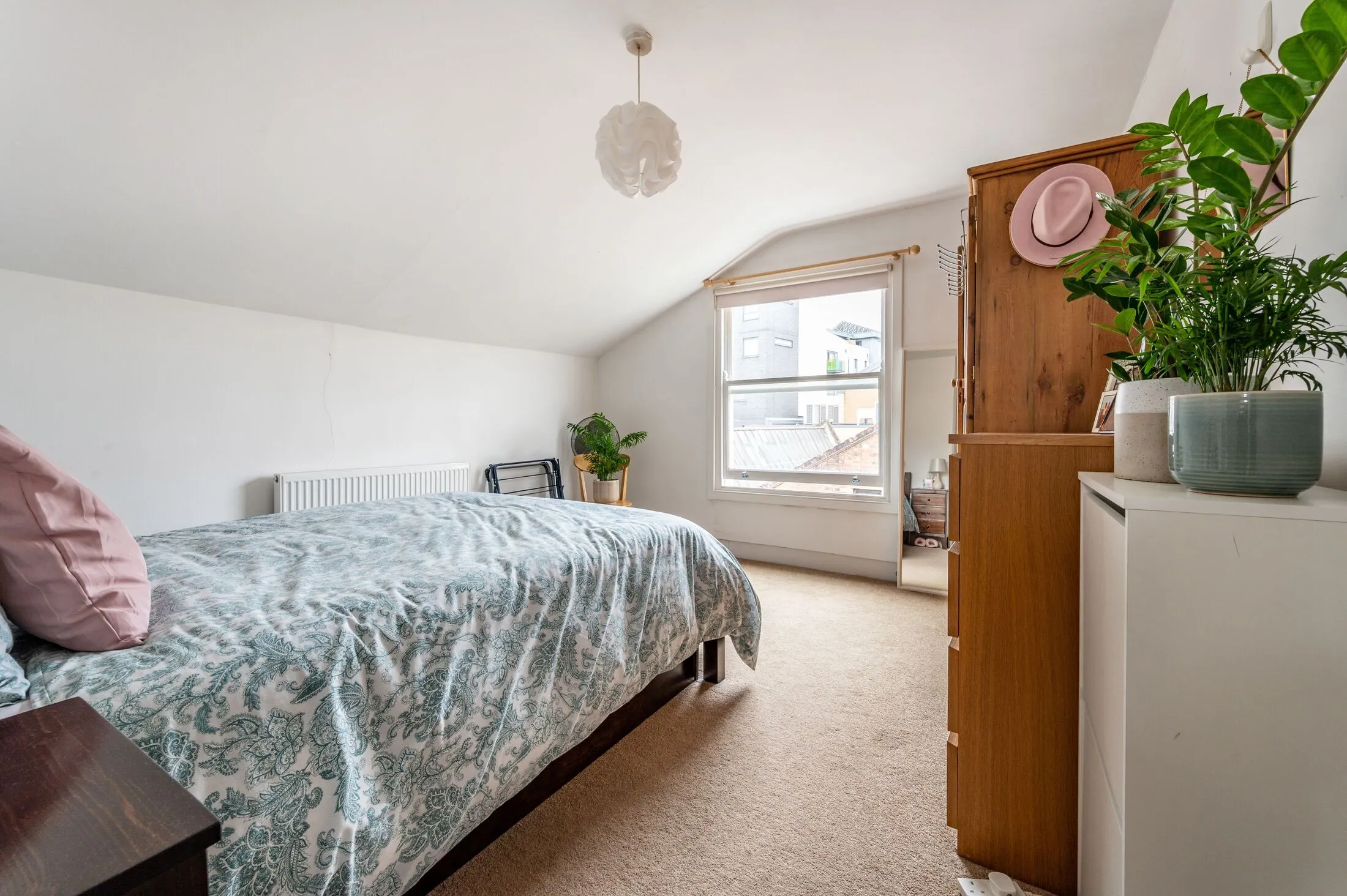 Flat Edgeley Road in Greater London