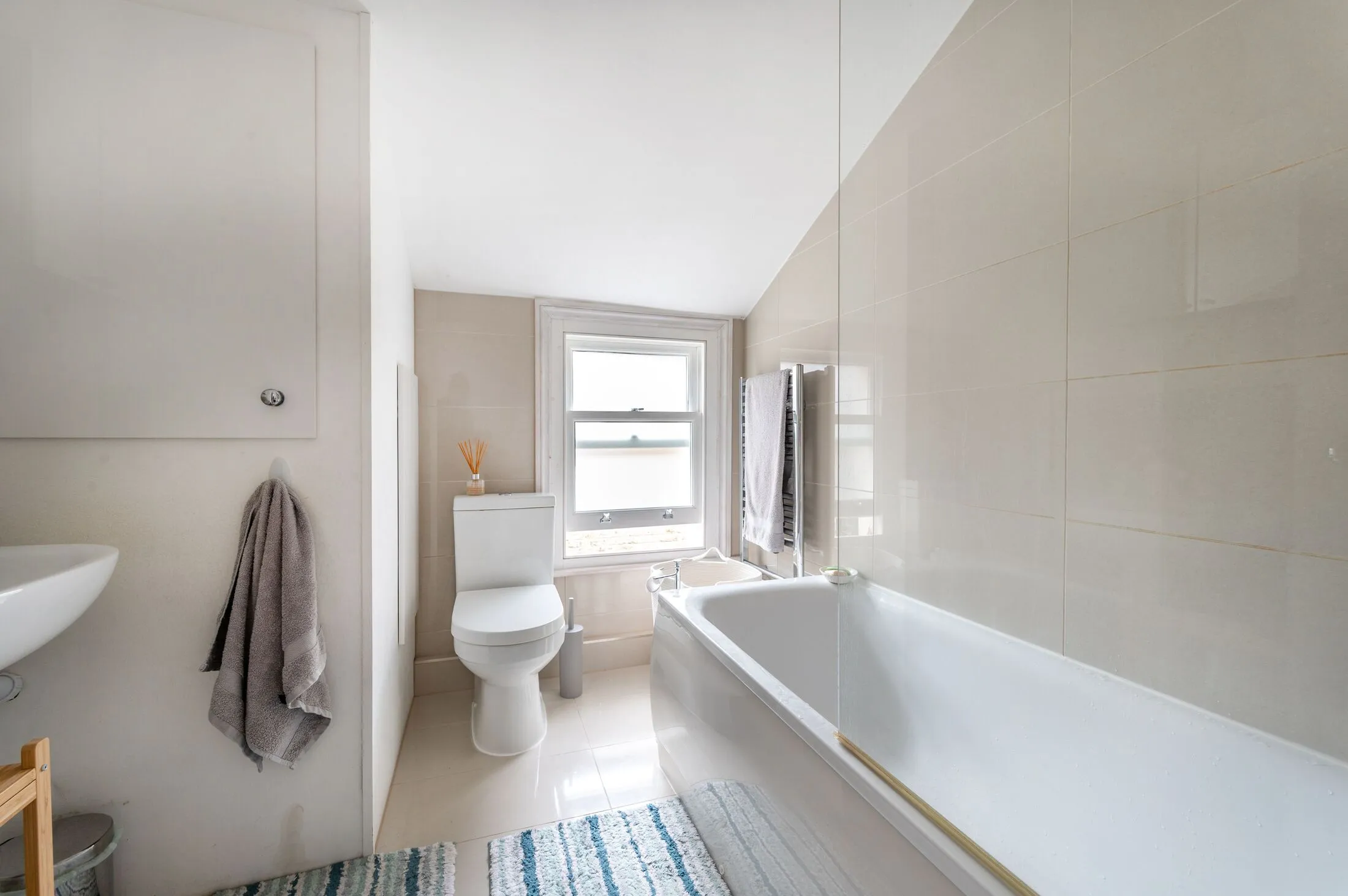 Flat Edgeley Road in Greater London