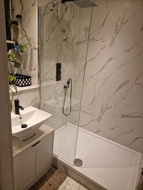 Room Clapham Crescent in Greater London