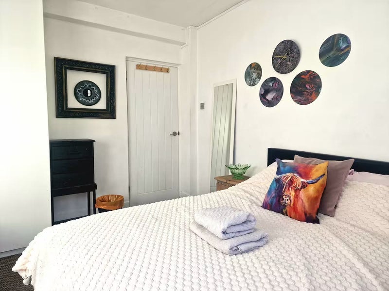 Room Clapham Crescent in Greater London