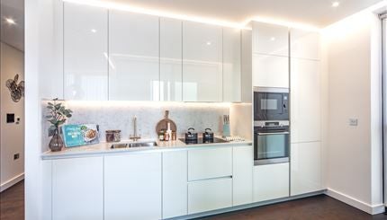 Flat Ponton Road in Greater London