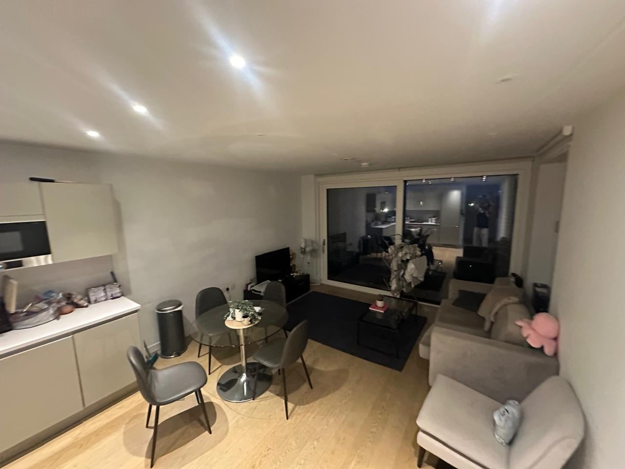 Room Sayer Street in Greater London