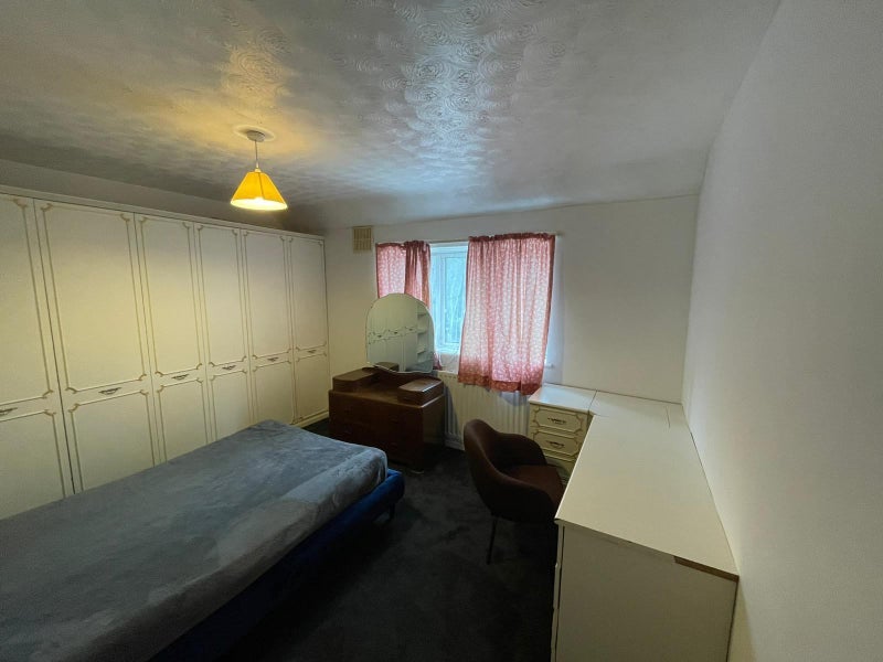 Room Porter Close in Coventry