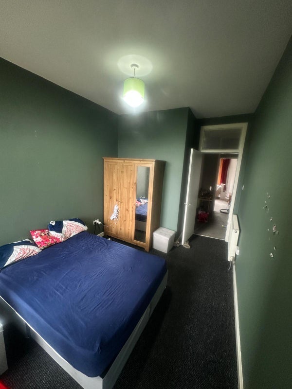 Room Dumbarton Road in Clydebank