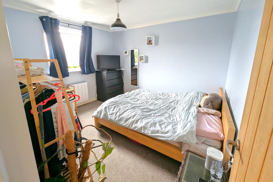 Flat Chertsey Road in Borough of Runnymede