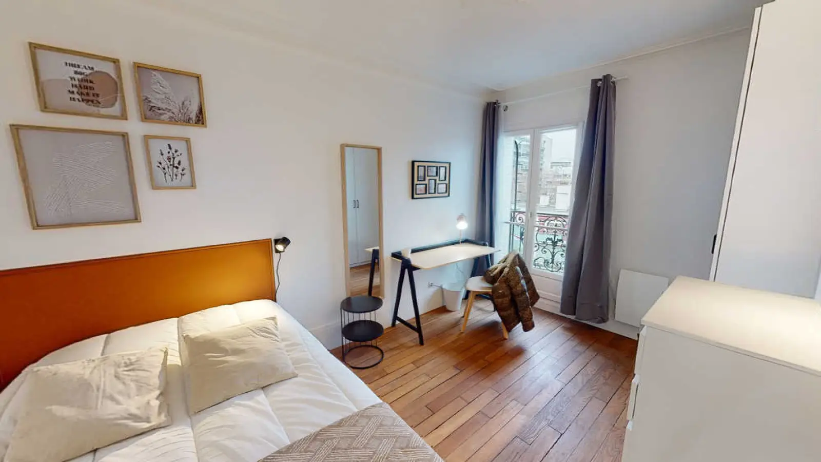 Flat Rue Damrémont in Paris
