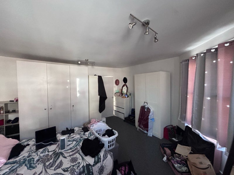 Room North End Road in Greater London