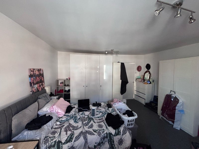 Room North End Road in Greater London