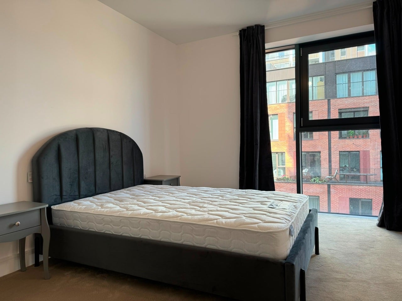 Flat Sayer Street in Greater London