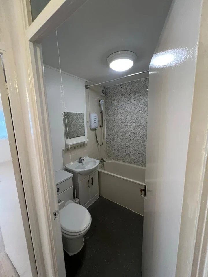 Flat Willoughby Lane in Greater London