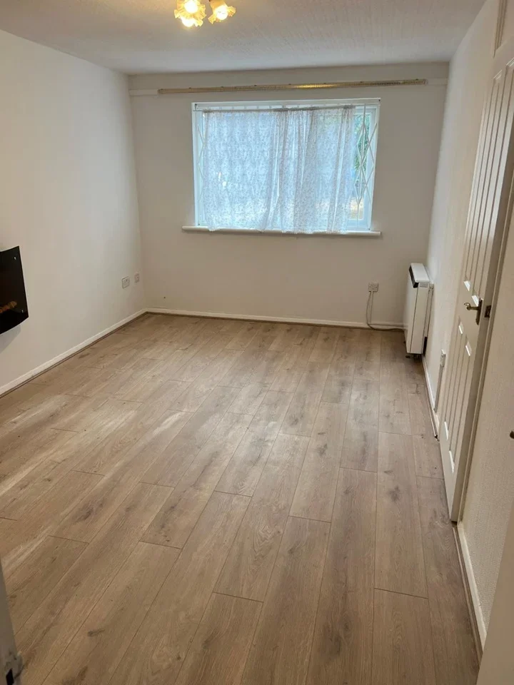 Flat Willoughby Lane in Greater London