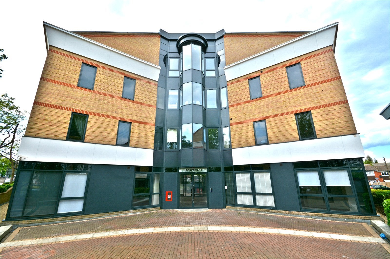 Flat London Road in Bracknell