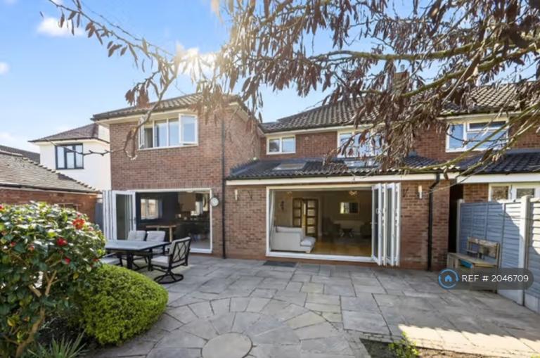 House Alexander Avenue in Wychavon