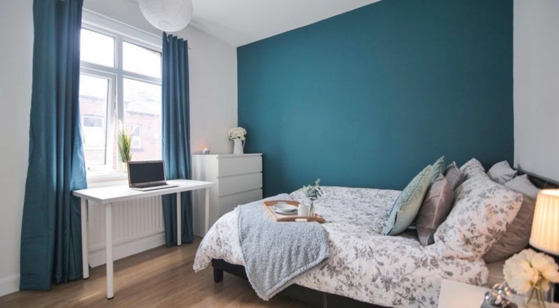 Room Estcourt Avenue in Leeds
