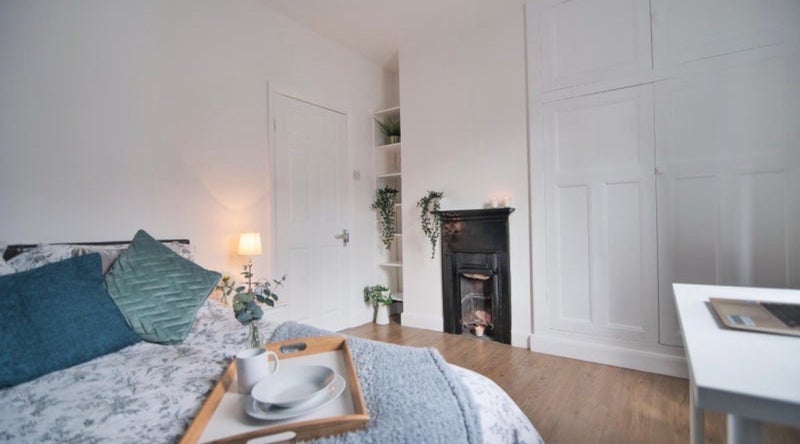 Room Estcourt Avenue in Leeds