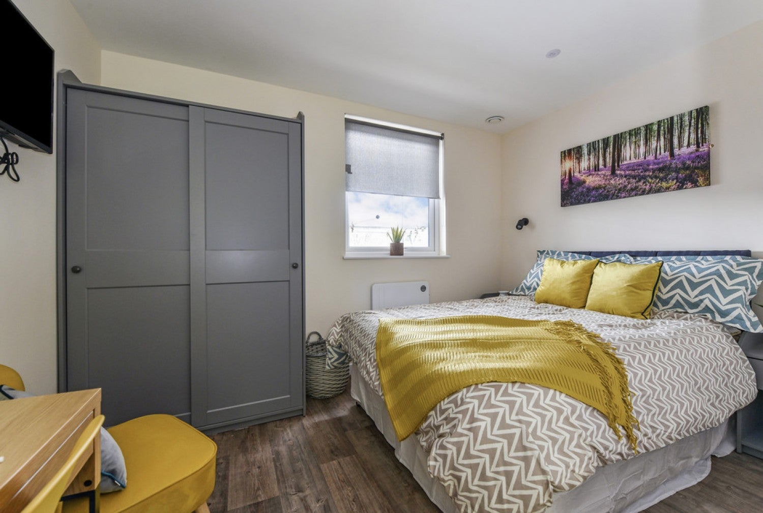 Room Winnall Manor Road in Winchester