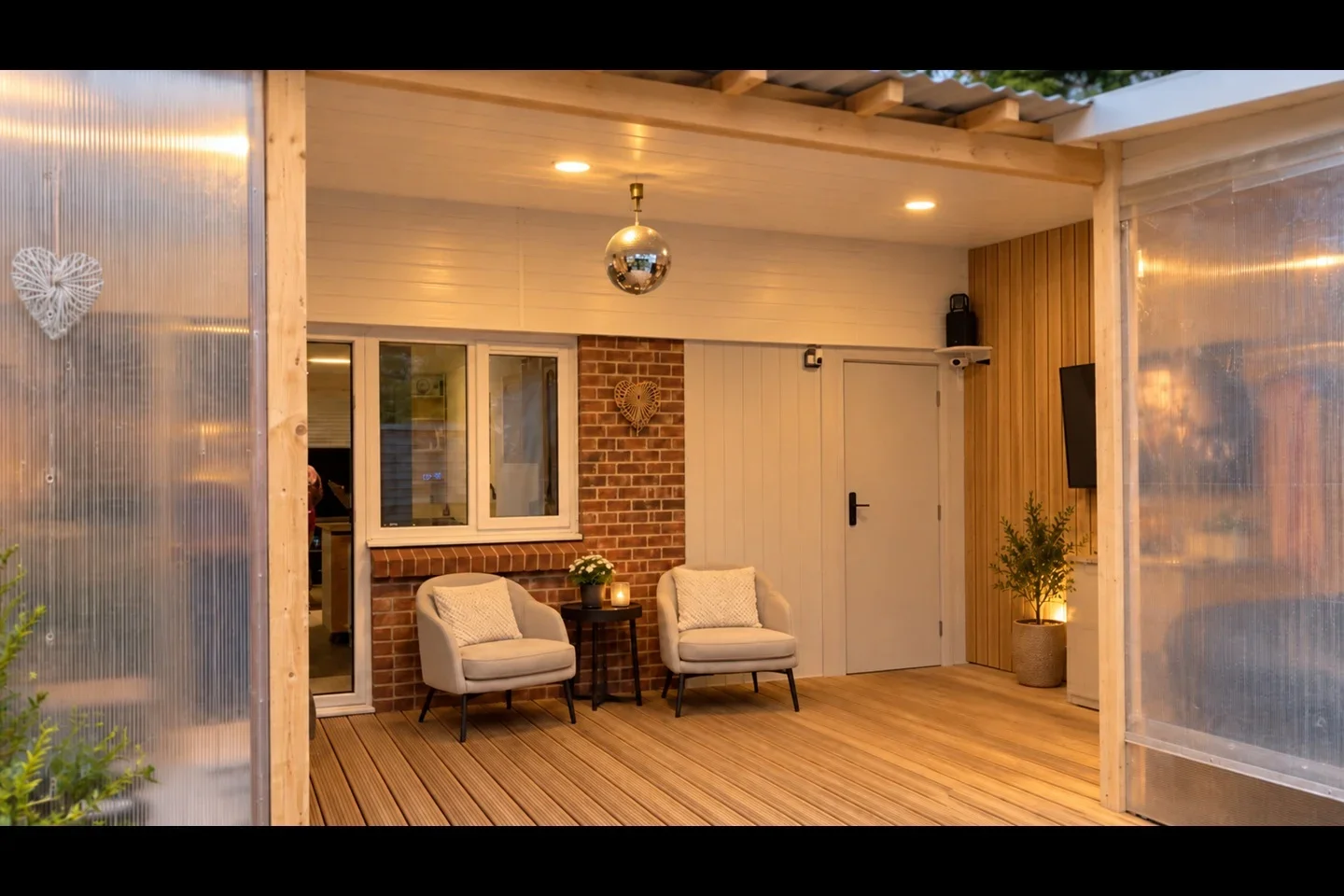 House Raywood Close in Greater London