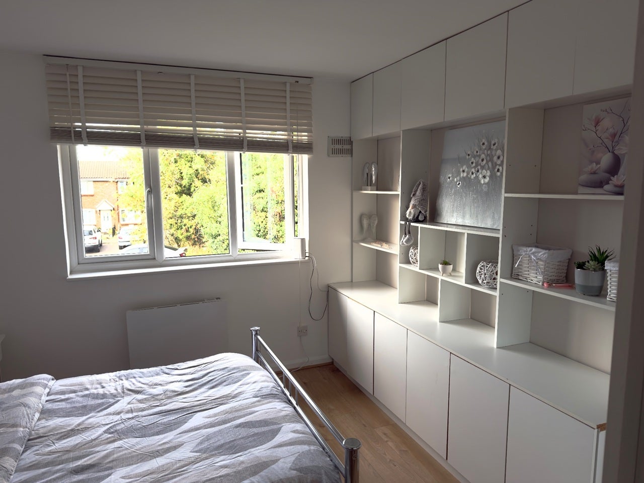 House Raywood Close in Greater London