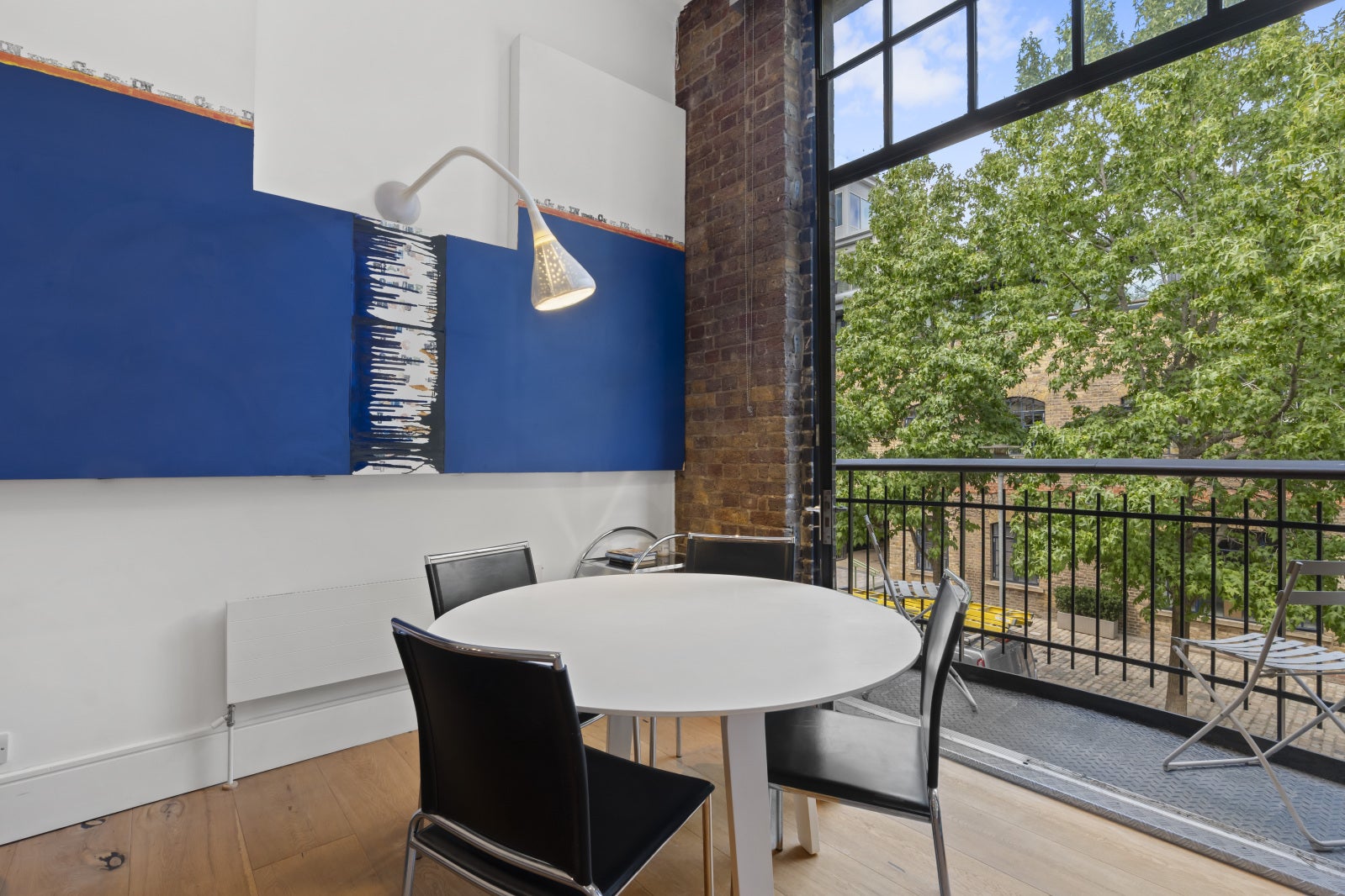 Flat Albion Yard in Greater London