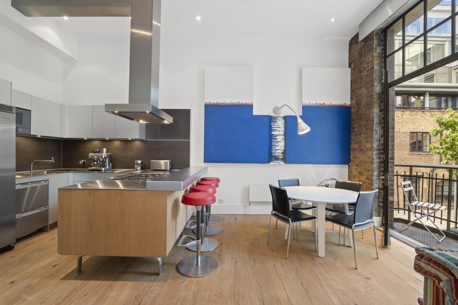 Flat Albion Yard in Greater London