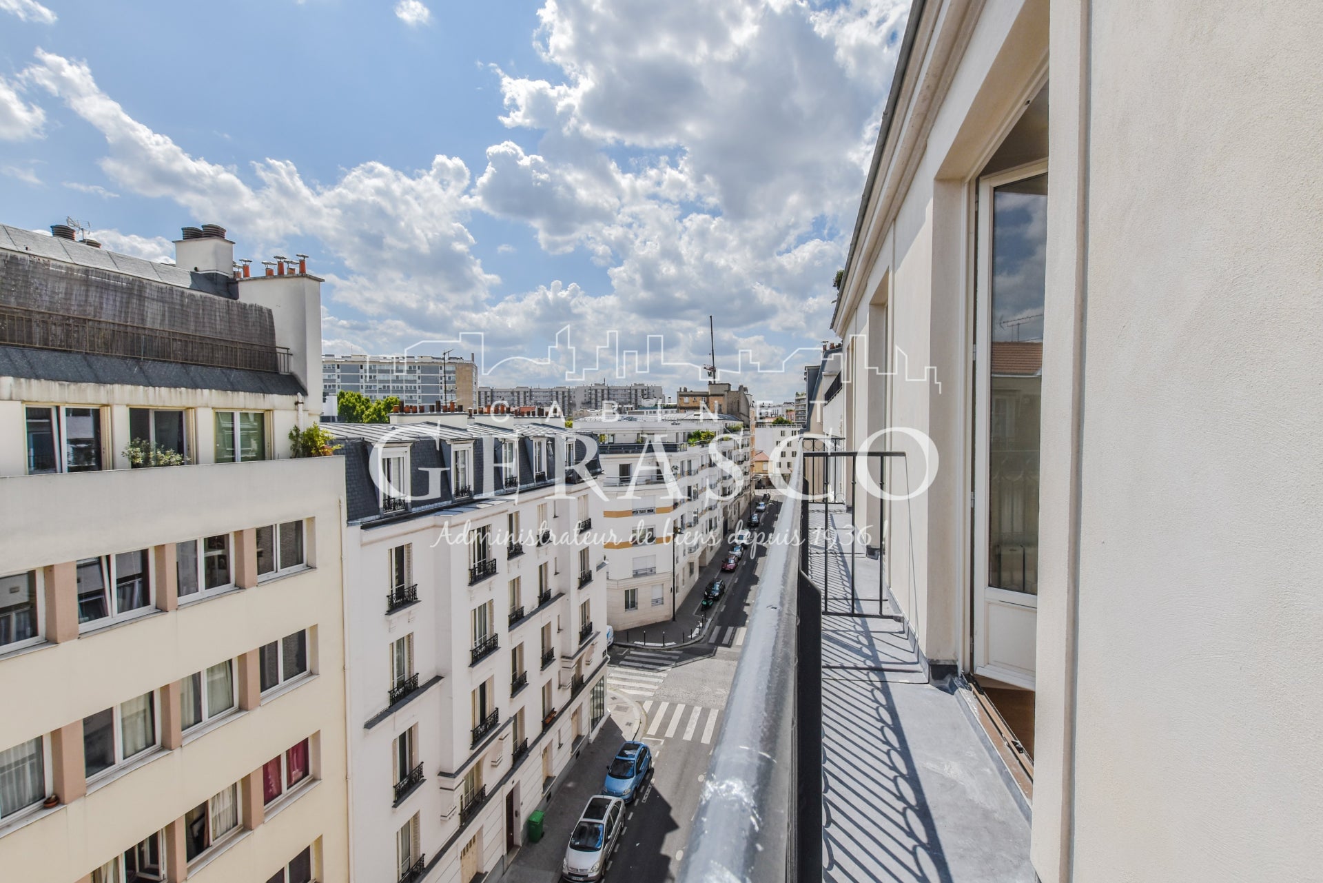 Flat Rue de Chambéry in Paris