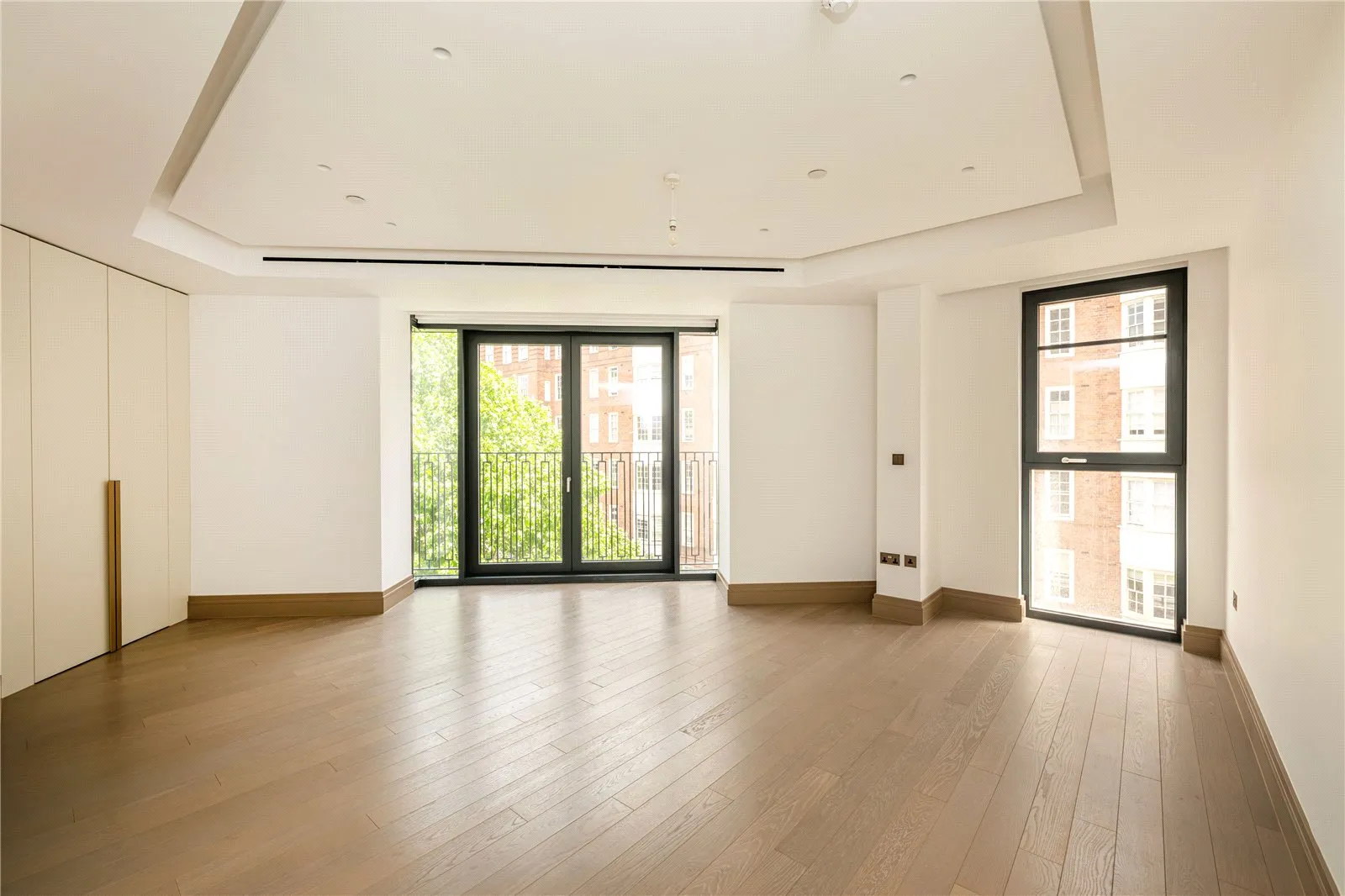 Flat Draycott Avenue in Greater London