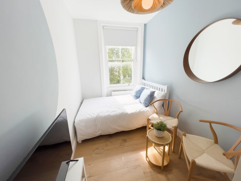 Flat Kensington Gardens Square in City of Westminster