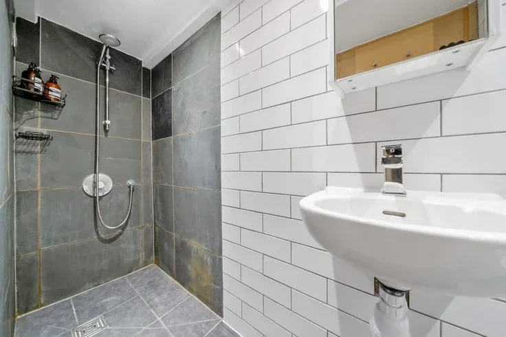 Flat Dawes Road in Greater London