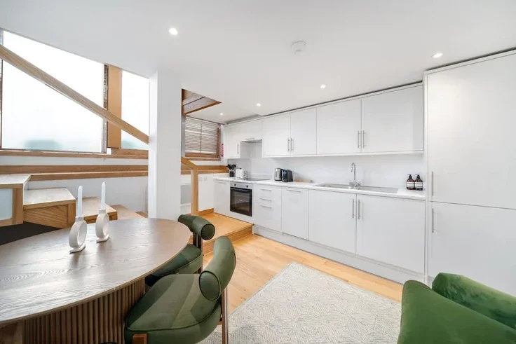 Flat Dawes Road in Greater London