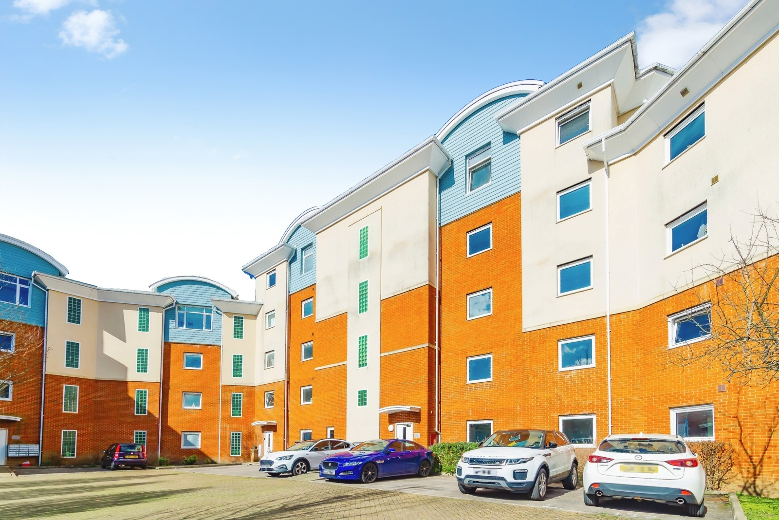 Flat Ladbroke Road in Reigate and Banstead