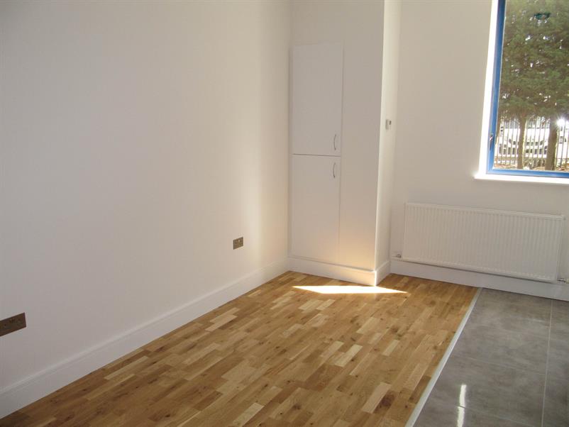 Flat Ridge Way in Richings Park