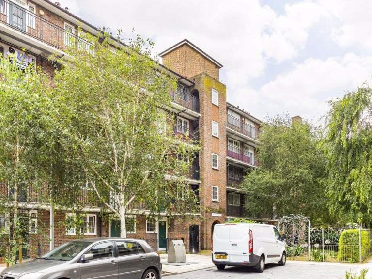 House Eleanor Street in Greater London