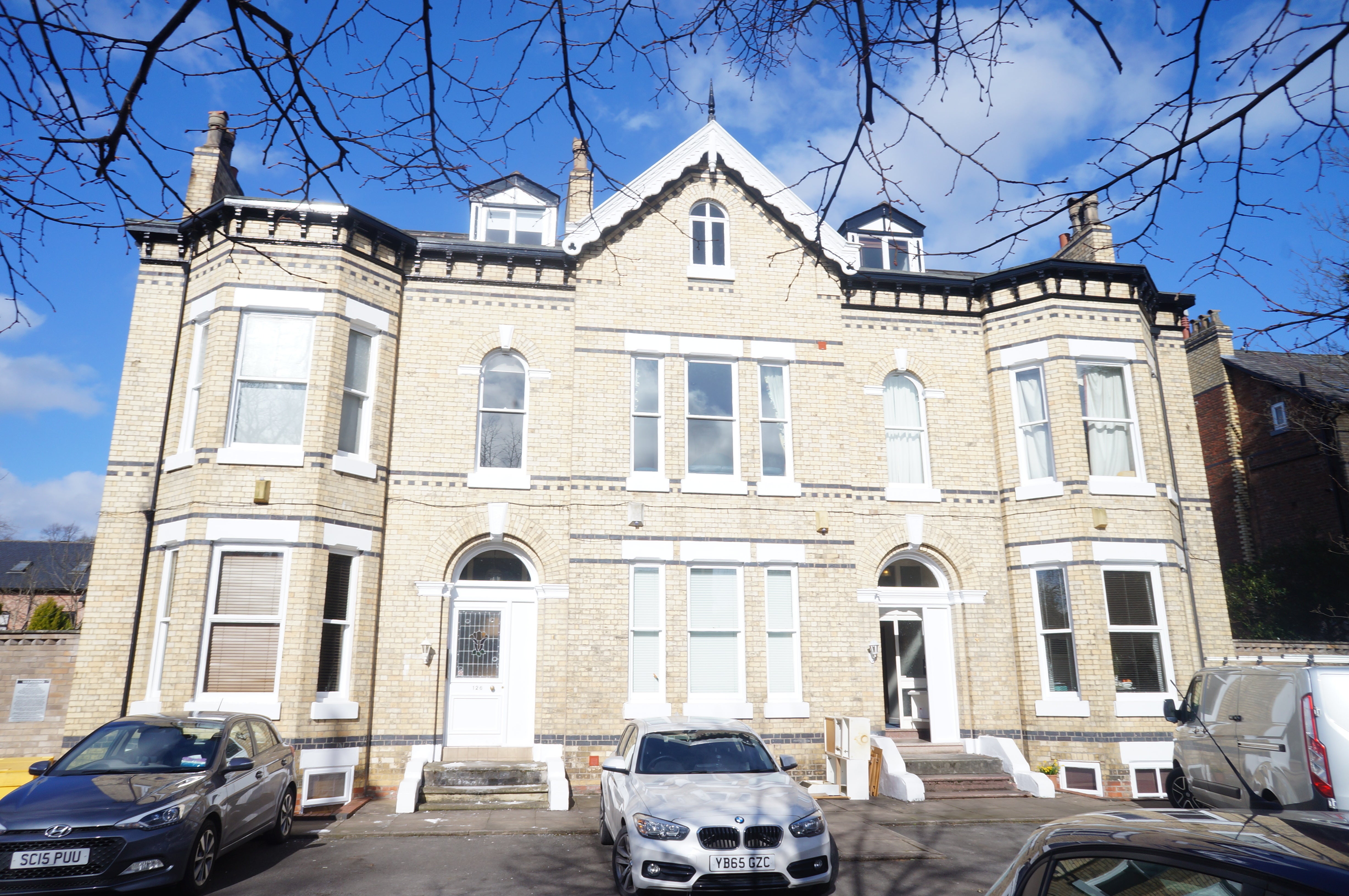 Flat Old Lansdowne Road in Manchester