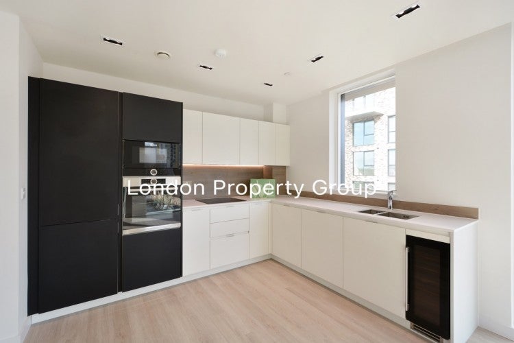 Flat Devan Grove in Greater London