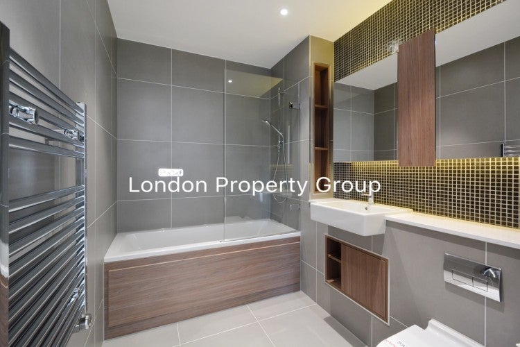 Flat Devan Grove in Greater London