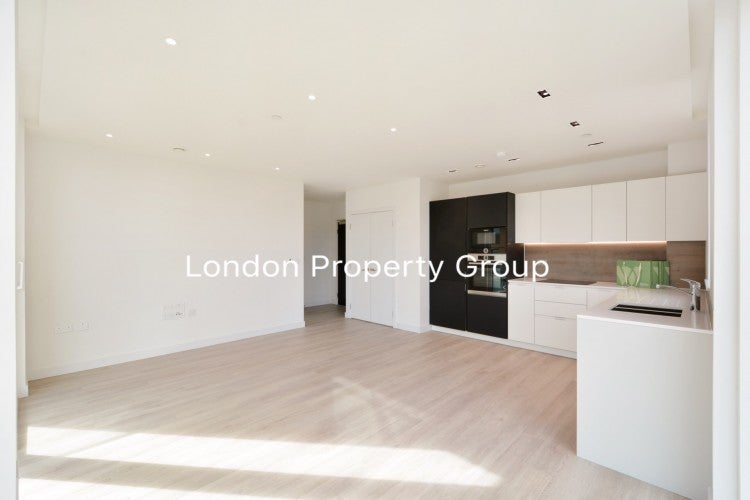 Flat Devan Grove in Greater London