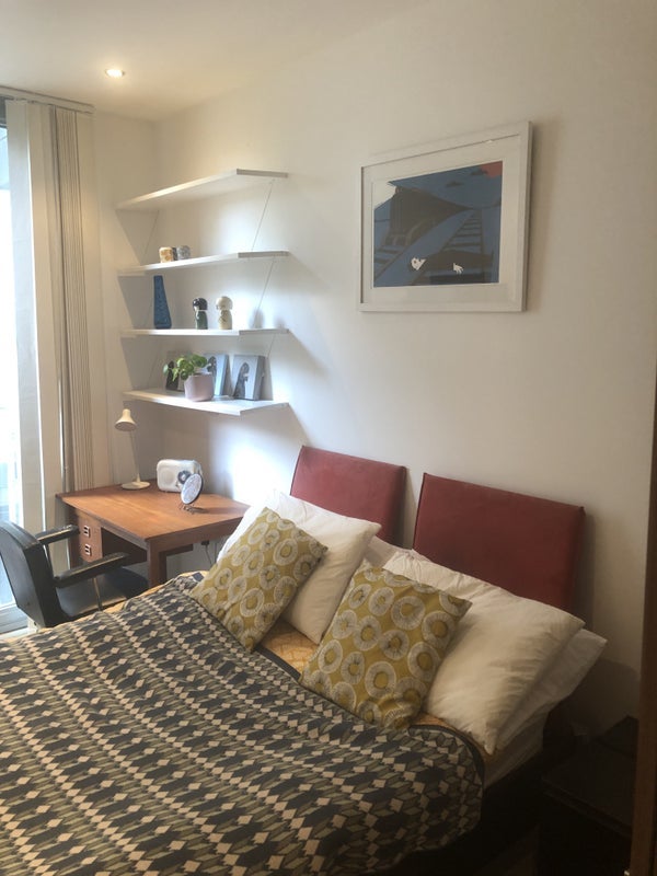 Room High Street in Greater London